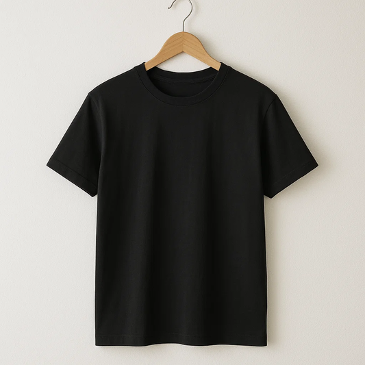 Polera negra básica Kailen — minimalismo con actitud