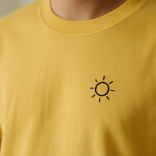 Polera amarilla con sol bordado Kailen